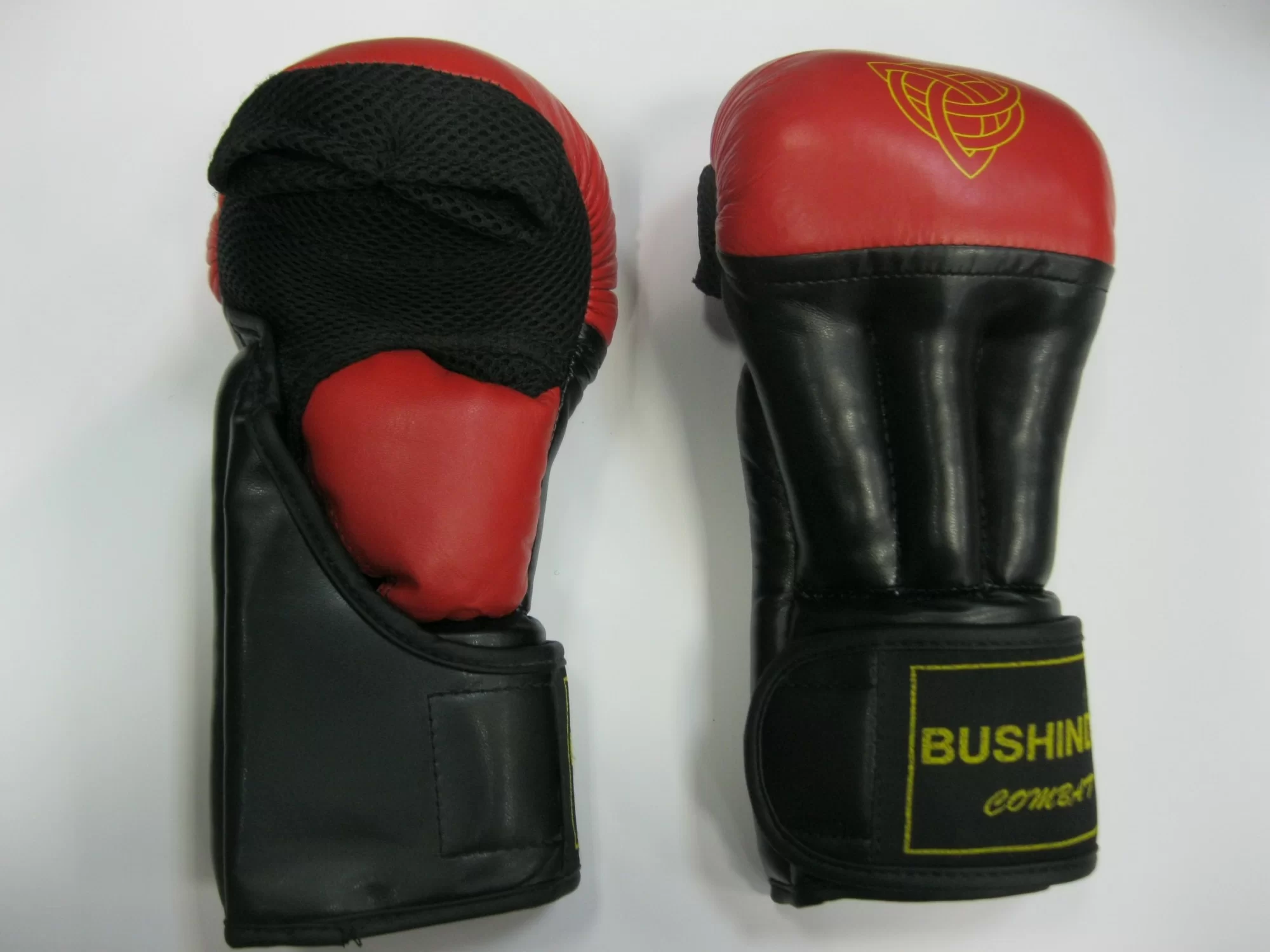 Реальное фото Перчатки для рукопашного боя Bushindo 12 oz красные HFG от магазина СпортСЕ