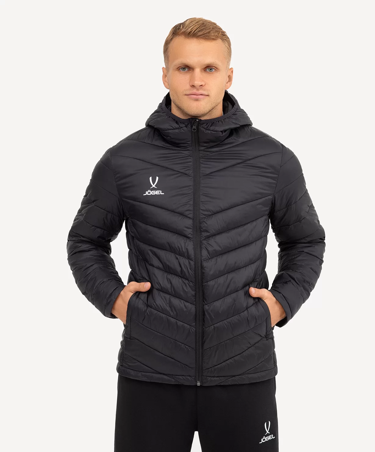Реальное фото Куртка утепленная ESSENTIAL Light Padded Jacket, черный от магазина СпортСЕ